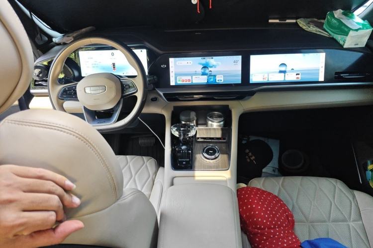 Used Geely Auto Monjaro L 2025 Dongfang Yao 2.0TD Automatic All-Wheel-Drive Wangyue Edition Center Console
