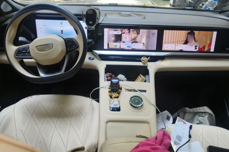 Used Geely Auto Monjaro L 2025 Dongfang Yao 2.0TD Automatic Lanxing Edition Center Console