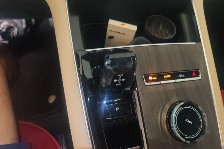 Used Geely Auto Monjaro L 2025 Dongfang Yao 2.0TD Automatic Lanxing Edition Gear Lever