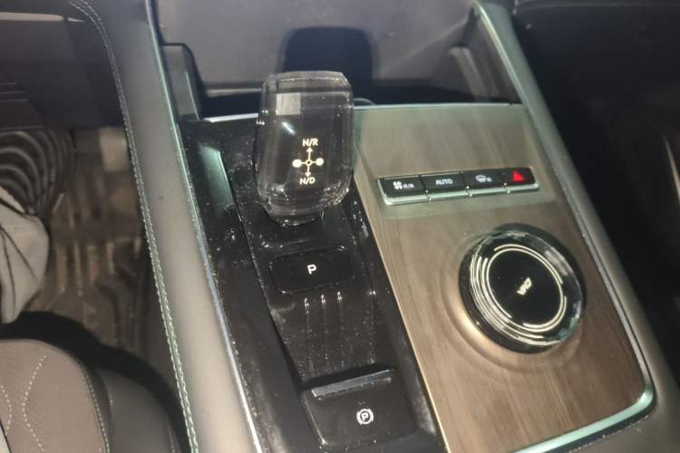 Used Geely Auto Monjaro L 2025 Dongfang Yao 2.0TD Automatic Lanxing Edition Gear Lever