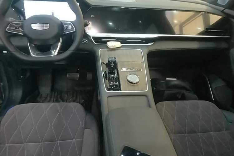 Used Geely Auto Monjaro L 2025 Dongfang Yao 2.0TD Automatic All-Wheel-Drive Wangyue Edition Gear Lever
