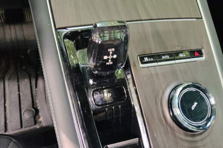 Used Geely Auto Monjaro L 2025 Dongfang Yao 2.0TD Automatic All-Wheel-Drive Wangyue Edition Gear Lever