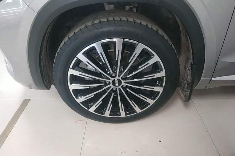 Used Geely Auto Monjaro L 2025 Dongfang Yao 2.0TD Automatic Lanxing Edition Left Front Wheel Hub