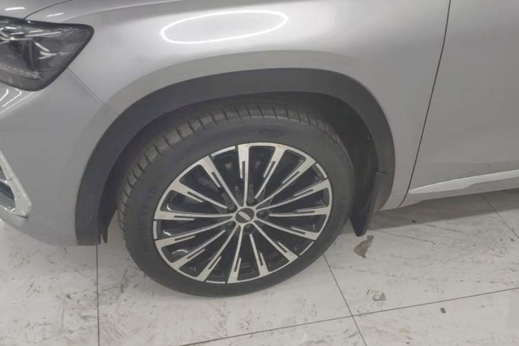 Used Geely Auto Monjaro L 2025 Dongfang Yao 2.0TD Automatic Lanxing Edition Left Front Wheel Hub