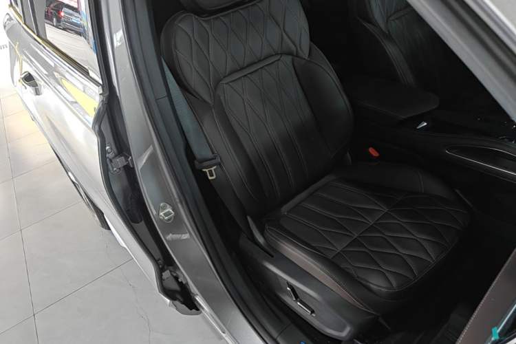 Used Geely Auto Monjaro L 2025 2.0TD Automatic Xingyun Version Right Front Seat