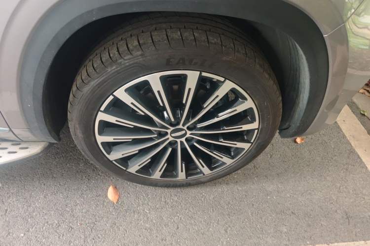 Used Geely Auto Monjaro L 2025 Dongfang Yao 2.0TD Automatic Lanxing Edition Right Front Wheel Hub