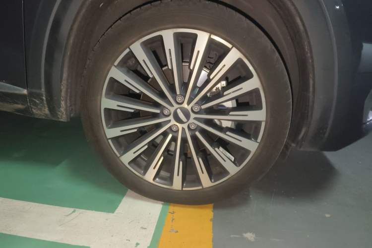 Used Geely Auto Monjaro L 2025 Dongfang Yao 2.0TD Automatic Lanxing Edition Right Front Wheel Hub