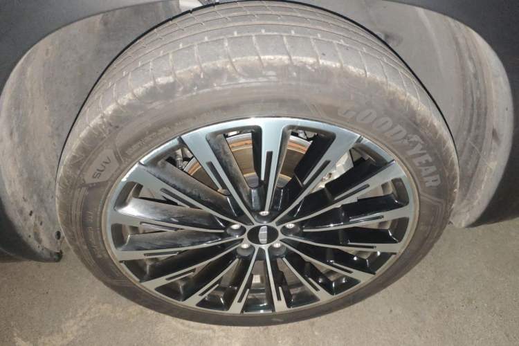 Used Geely Auto Monjaro L 2025 Dongfang Yao 2.0TD Automatic Jinzhao Edition Right Front Wheel Hub