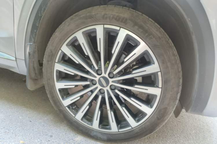 Used Geely Auto Monjaro L 2025 Dongfang Yao 2.0TD Automatic Lanxing Edition Right Front Wheel Hub