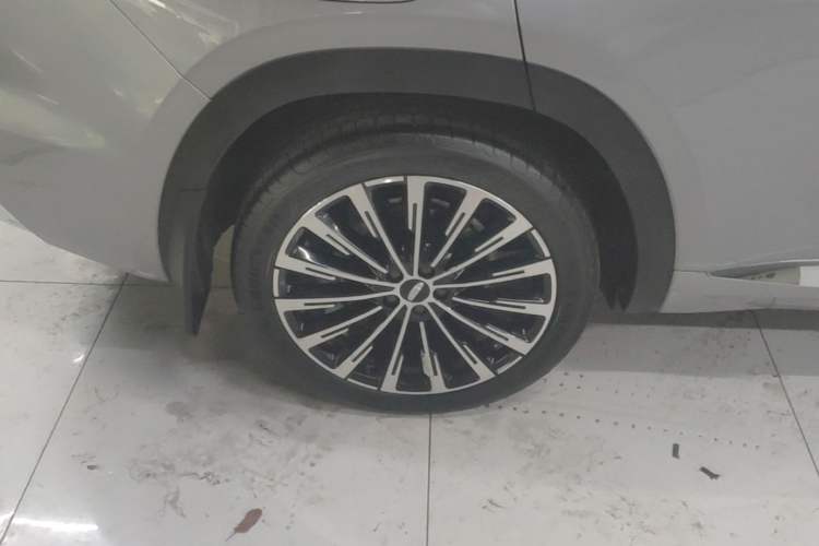 Used Geely Auto Monjaro L 2025 Dongfang Yao 2.0TD Automatic Lanxing Edition Right Rear Wheel Hub