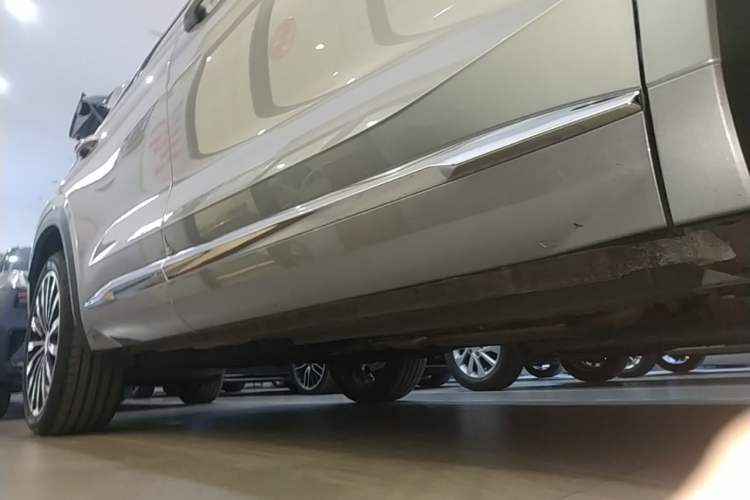 Used Geely Auto Monjaro L 2025 Dongfang Yao 2.0TD Automatic All-Wheel-Drive Wangyue Edition Right Side Sill