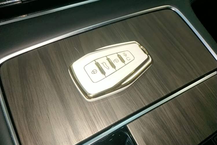 Used Geely Auto Monjaro L 2025 Dongfang Yao 2.0TD Automatic All-Wheel-Drive Wangyue Edition Vehicle Key