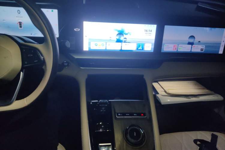 Used Geely Auto Monjaro L 2025 Dongfang Yao 2.0TD Automatic All-Wheel-Drive Wangyue Edition Audio And AC Panel