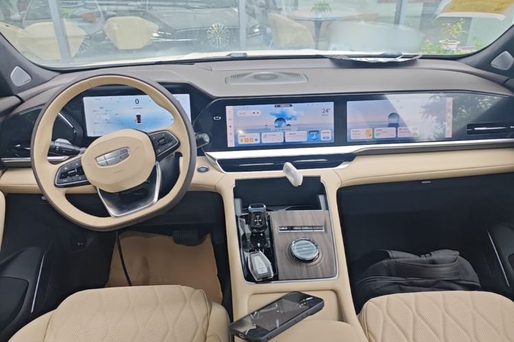 Used Geely Auto Monjaro L 2025 Dongfang Yao 2.0TD Automatic Lanxing Edition Center Console