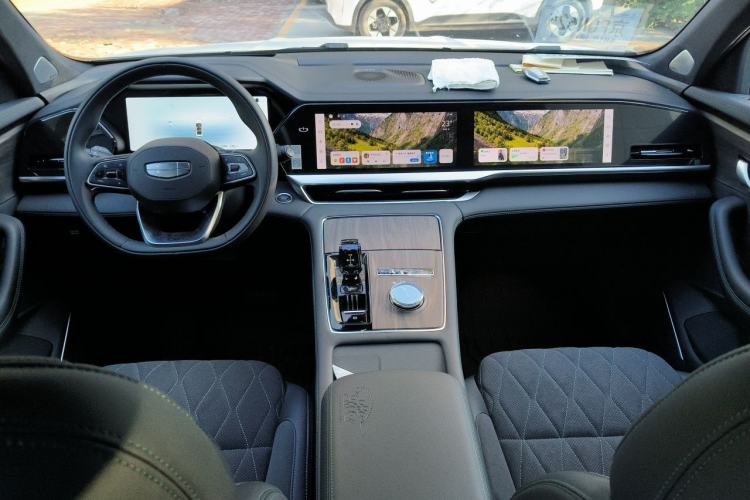 Used Geely Auto Monjaro L 2025 Dongfang Yao 2.0TD Automatic Lanxing Edition Center Console