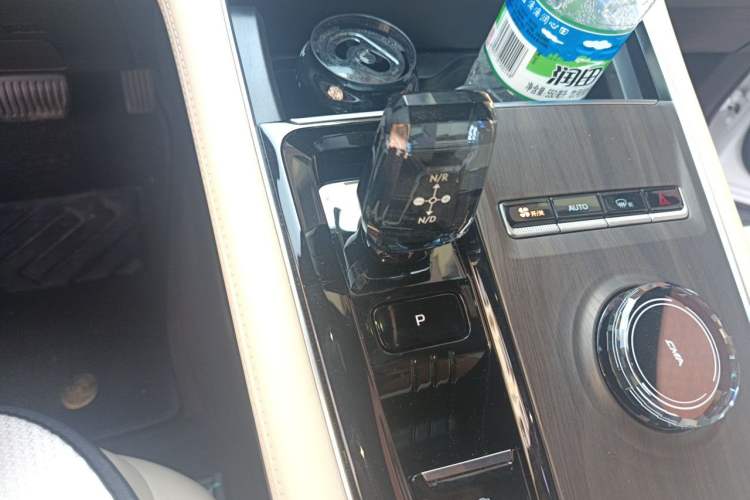 Used Geely Auto Monjaro L 2025 Dongfang Yao 2.0TD Automatic Lanxing Edition Gear Lever