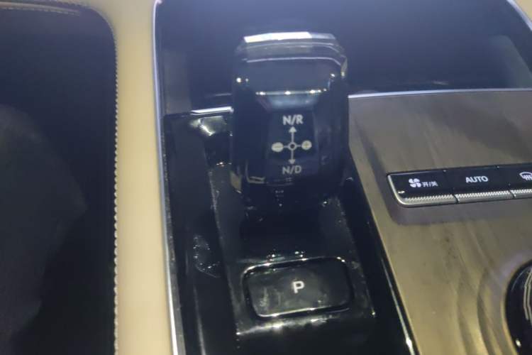 Used Geely Auto Monjaro L 2025 Dongfang Yao 2.0TD Automatic All-Wheel-Drive Wangyue Edition Gear Lever