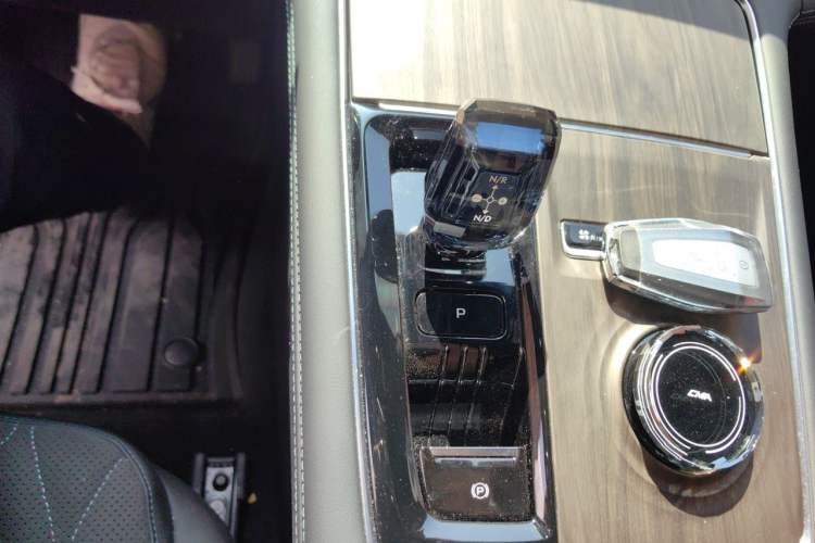 Used Geely Auto Monjaro L 2025 Dongfang Yao 2.0TD Automatic Lanxing Edition Gear Lever