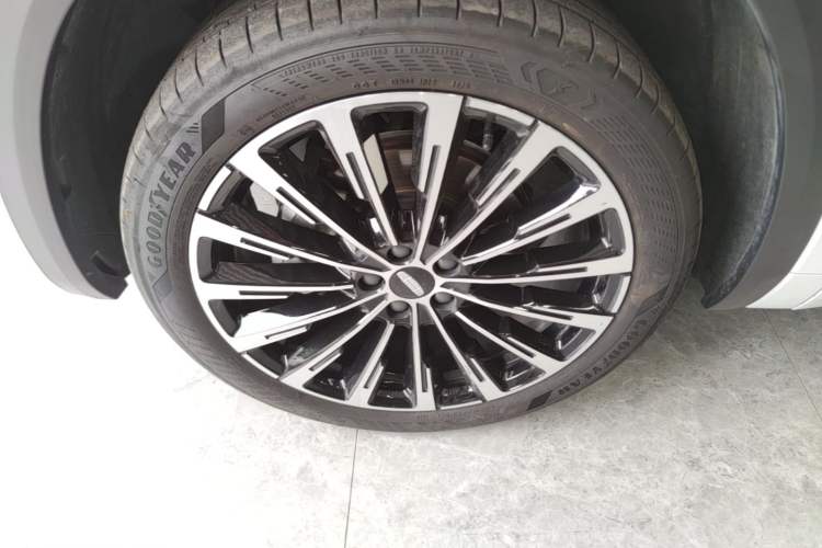 Used Geely Auto Monjaro L 2025 Dongfang Yao 2.0TD Automatic Lanxing Edition Left Front Wheel Hub