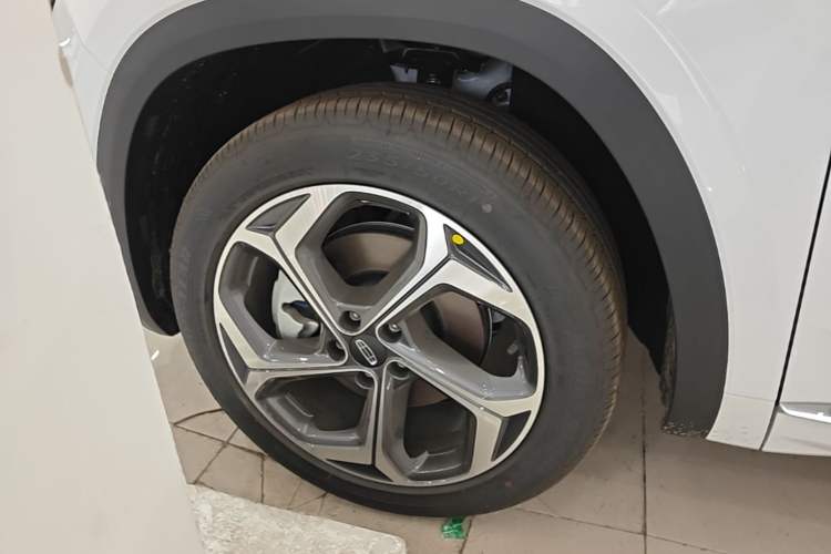 Used Geely Auto Monjaro L 2025 2.0TD Automatic Xingyun Version Left Front Wheel Hub