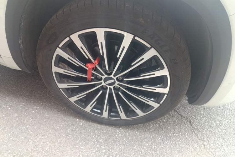 Used Geely Auto Monjaro L 2025 Dongfang Yao 2.0TD Automatic Lanxing Edition Right Front Wheel Hub