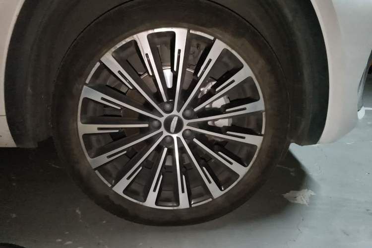 Used Geely Auto Monjaro L 2025 Dongfang Yao 2.0TD Automatic Lanxing Edition Right Front Wheel Hub