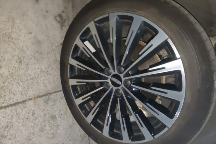 Used Geely Auto Monjaro L 2025 Dongfang Yao 2.0TD Automatic All-Wheel-Drive Wangyue Edition Right Front Wheel Hub