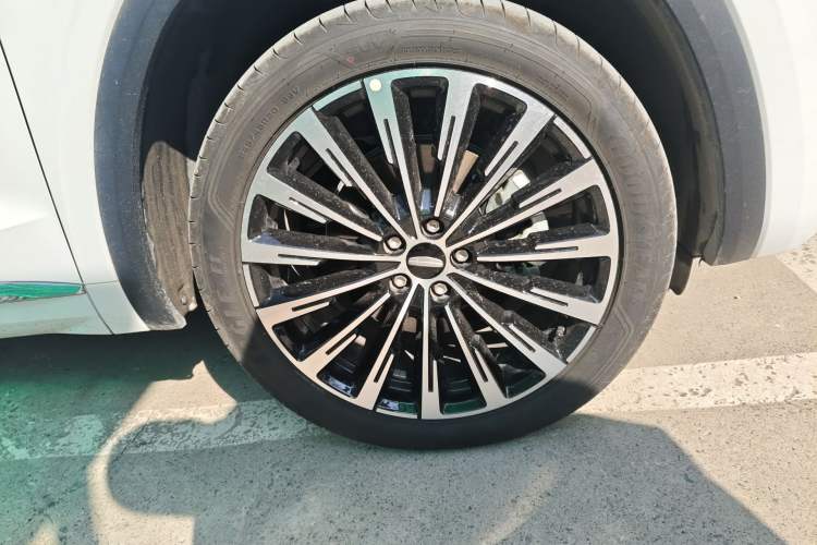Used Geely Auto Monjaro L 2025 Dongfang Yao 2.0TD Automatic Lanxing Edition Right Front Wheel Hub