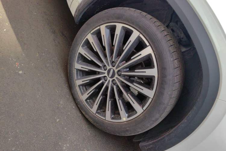 Used Geely Auto Monjaro L 2025 Dongfang Yao 2.0TD Automatic Lanxing Edition Right Front Wheel Hub