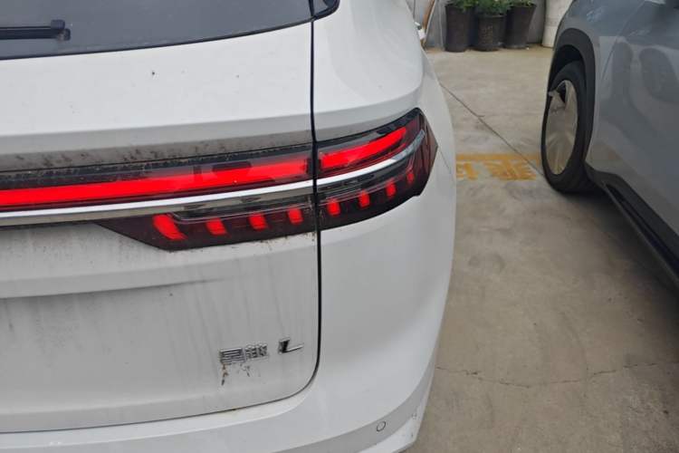 Used Geely Auto Monjaro L 2025 Dongfang Yao 2.0TD Automatic Lanxing Edition Right Rear Taillight