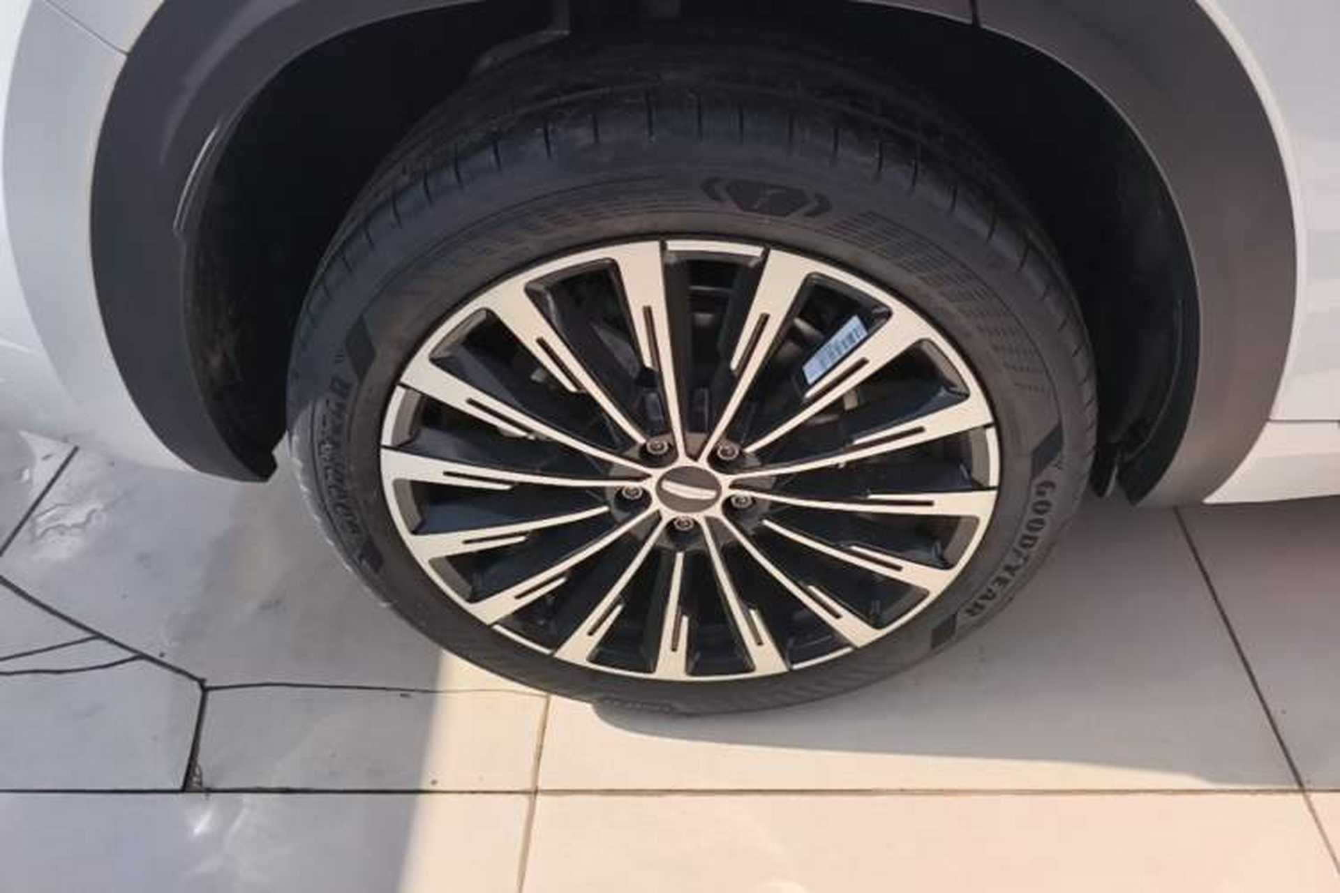 Used Geely Auto Monjaro L 2025 Dongfang Yao 2.0TD Automatic Lanxing Edition Right Rear Wheel Hub