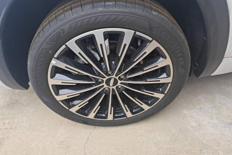 Used Geely Auto Monjaro L 2025 Dongfang Yao 2.0TD Automatic Lanxing Edition Right Rear Wheel Hub