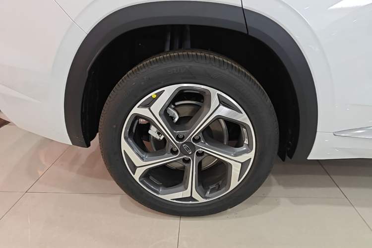 Used Geely Auto Monjaro L 2025 2.0TD Automatic Xingyun Version Right Rear Wheel Hub