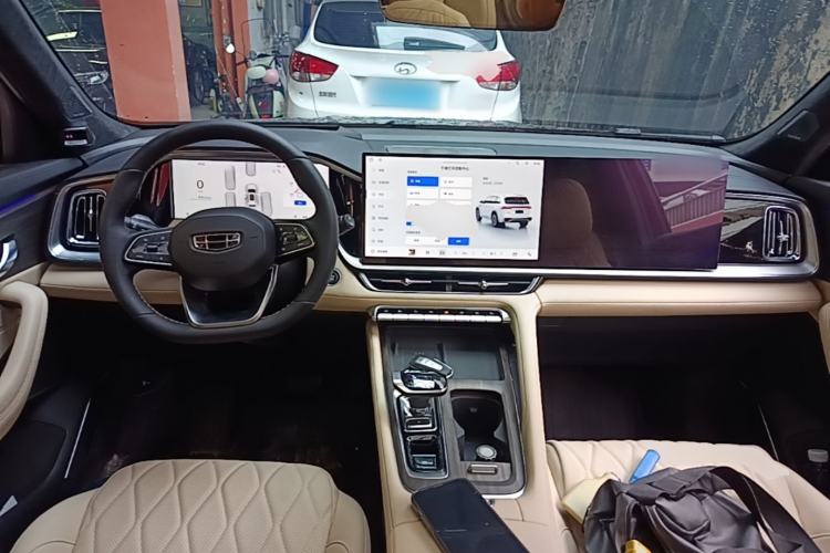 Used Geely Auto Monjaro L 2026 Model Oriental Yao 2.0TD Automatic Wangyue Edition Center Console