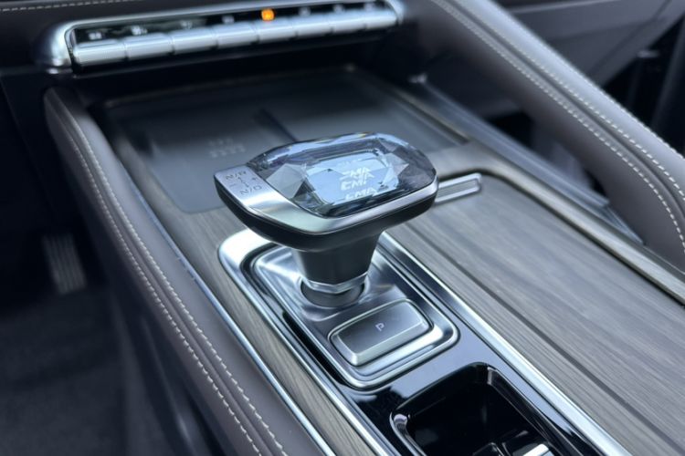Used Geely Auto Monjaro L 2026 Model Oriental Yao 2.0TD Automatic Wangyue Edition Gear Lever
