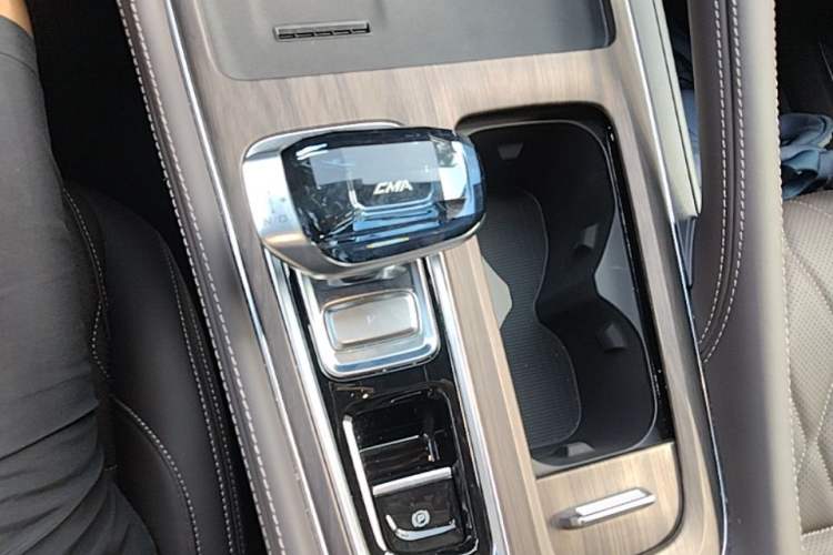 Used Geely Auto Monjaro L 2026 Model Oriental Yao 2.0TD Automatic Lanxing Edition Gear Lever