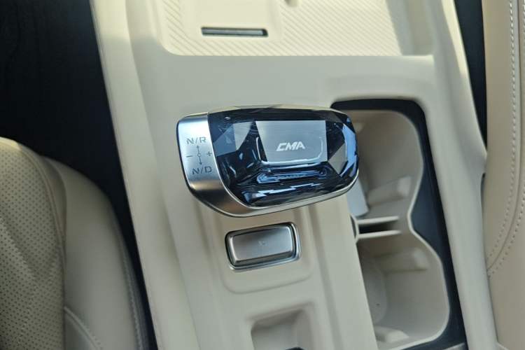 Used Geely Auto Monjaro L 2026 Model Oriental Yao 2.0TD Automatic Lanxing Edition Gear Lever