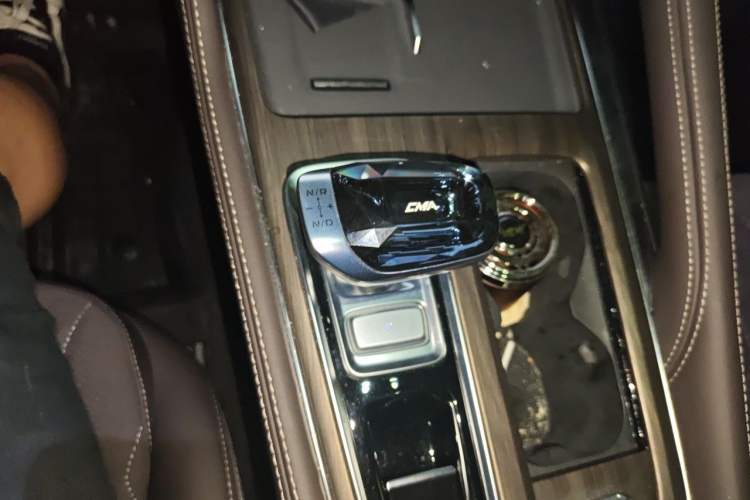 Used Geely Auto Monjaro L 2026 Model Oriental Yao 2.0TD Automatic Lanxing Edition Gear Lever
