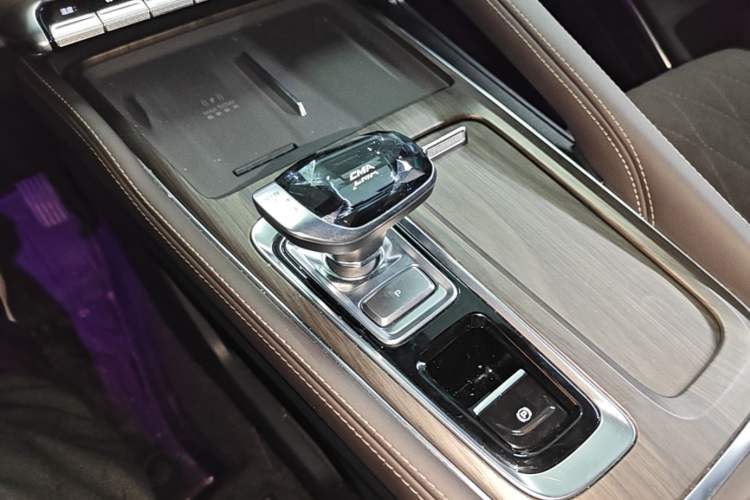 Used Geely Auto Monjaro L 2026 Model Oriental Yao 2.0TD Automatic Lanxing Edition Gear Lever