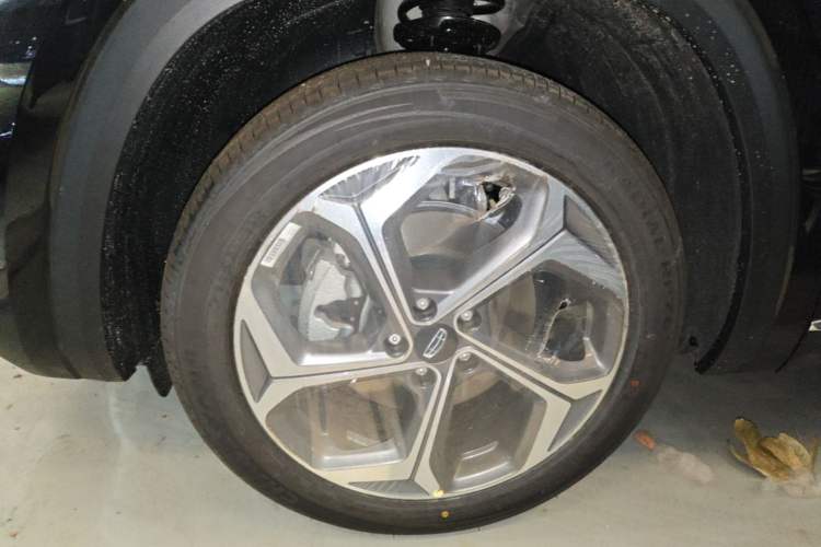 Used Geely Auto Monjaro L 2026 Model 2.0TD DCT Changfeng Yue Shan Edition Left Front Wheel Hub