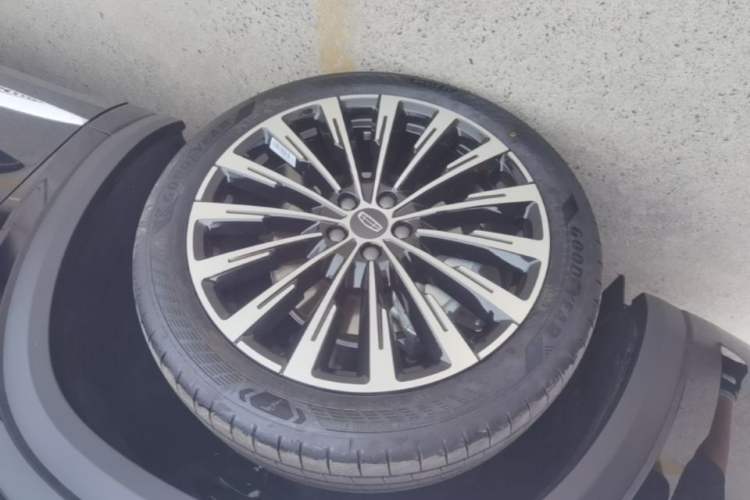 Used Geely Auto Monjaro L 2026 Model Oriental Yao 2.0TD Automatic Lanxing Edition Left Front Wheel Hub