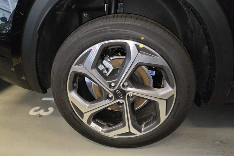 Used Geely Auto Monjaro L 2026 Model 2.0TD DCT Changfeng Yue Shan Edition Right Rear Wheel Hub