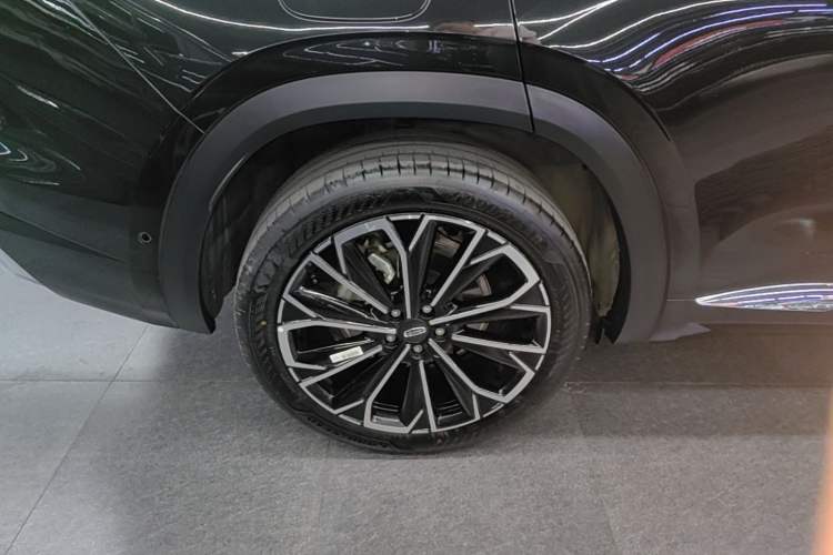 Used Geely Auto Monjaro L 2026 Model Oriental Yao 2.0TD Automatic Wangyue Edition Right Rear Wheel Hub