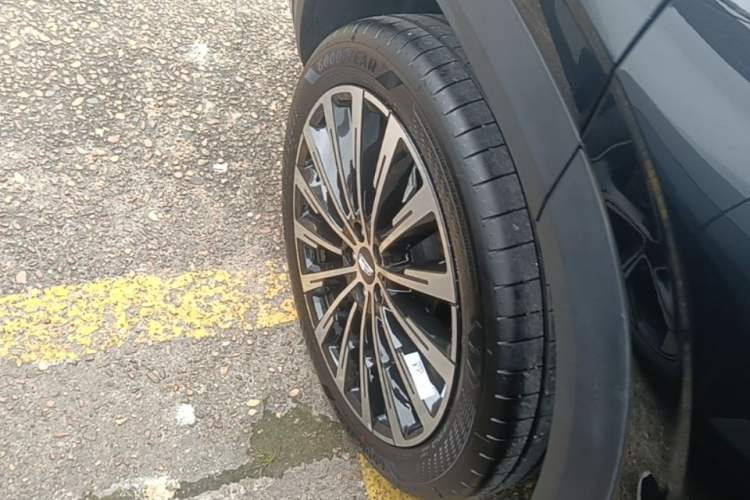 Used Geely Auto Monjaro L 2026 Model Oriental Yao 2.0TD Automatic Xiaohan Edition Right Rear Wheel Hub