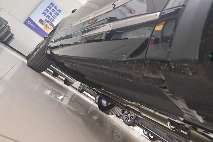 Used Geely Auto Monjaro L 2026 Model 2.0TD DCT Changfeng Yue Shan Edition Right Side Sill