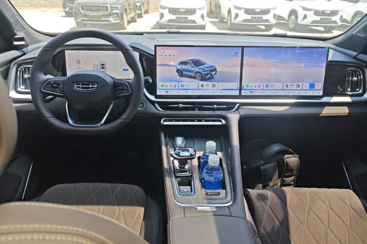 Used Geely Auto Monjaro L 2026 Model Oriental Yao 2.0TD Automatic Wangyue Edition Center Console