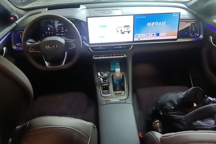 Used Geely Auto Monjaro L 2026 Model Oriental Yao 2.0TD Automatic Wangyue Edition Center Console