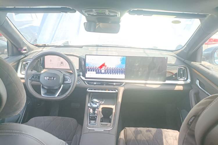 Used Geely Auto Monjaro L 2026 Model Oriental Yao 2.0TD Automatic Wangyue Edition Center Console