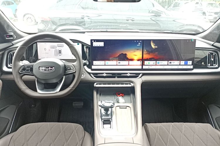 Used Geely Auto Monjaro L 2026 Model Oriental Yao 2.0TD Automatic Wangyue Edition Center Console