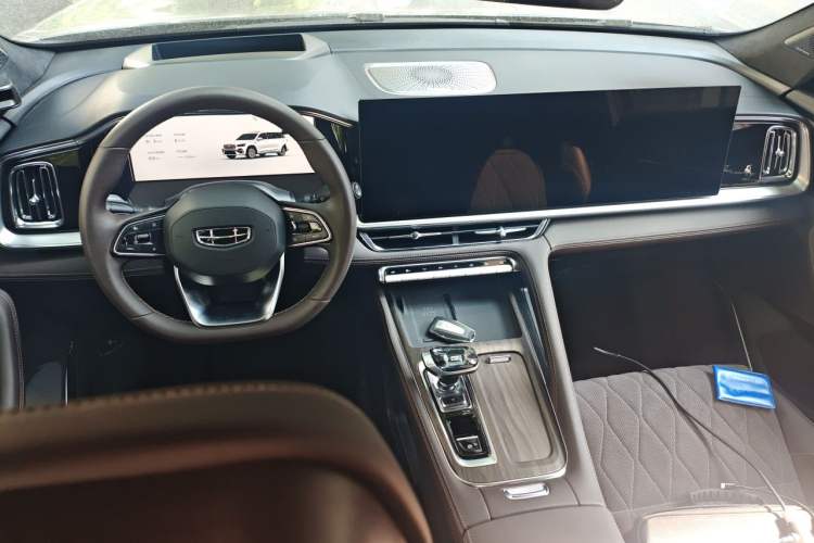 Used Geely Auto Monjaro L 2026 Model Oriental Yao 2.0TD Automatic Wangyue Edition Center Console